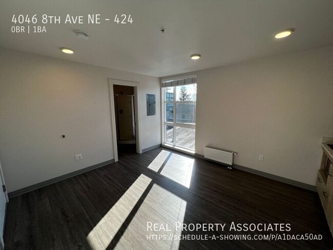 Photo - 4046 8th Ave NE Unit 424