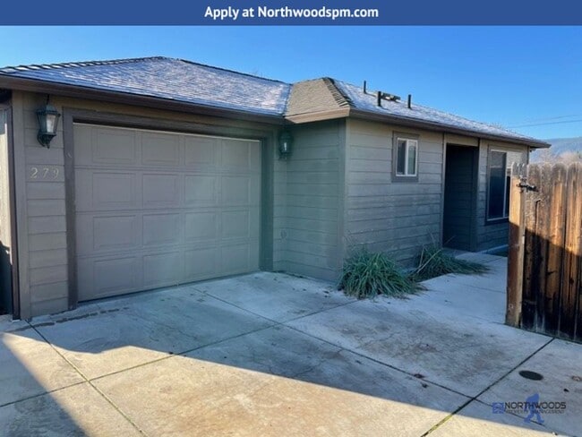 Building Photo - Nice 1 Bedroom 1 Bath Located in the Frien... Rental