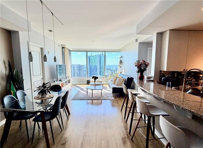 Building Photo - 3338 Peachtree Rd NE Unit 2906