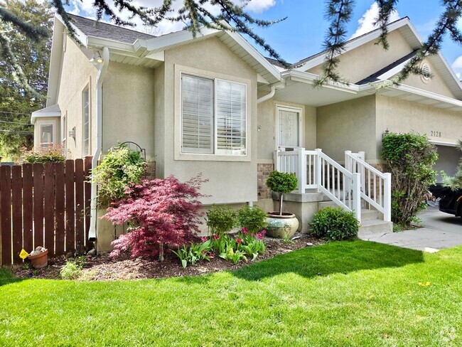 Building Photo - Gorgeous Twin-Home in Sugar House!