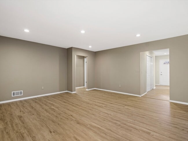 Photo - 26656 Farmbrook Villa Dr Unit none