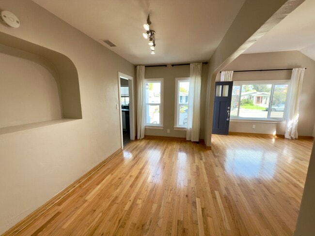 Photo - 33rd Triplex Unidad 4464