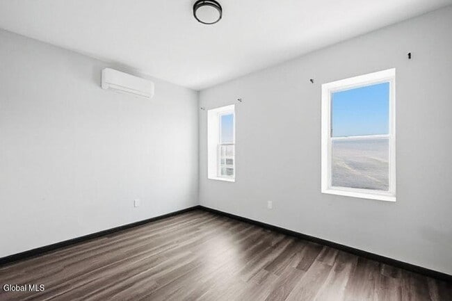 Photo - 1368 Central Ave Unidad 3