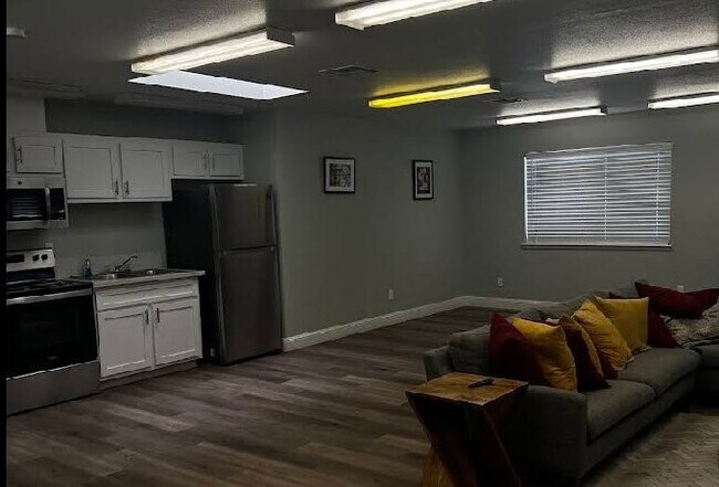 Photo - 300 Myer Dr Apartment