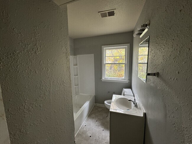 Photo - 2239 N Kenyon St