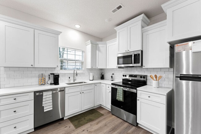 Photo - Sandstone Pointe