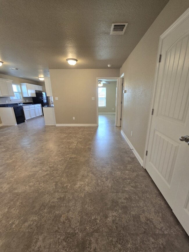 Building Photo - Spacious 3 Bedroom, 2 Bath Duplex for Rent...