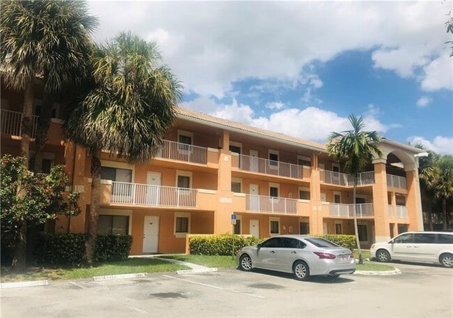 Building Photo - 6900 SW 39th St Unit 305J