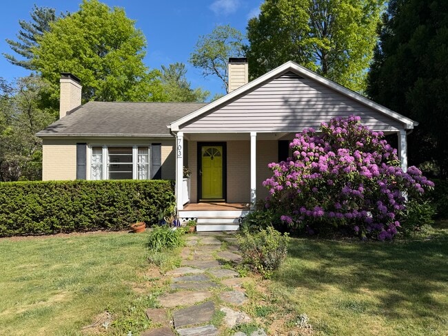 703 York Dr