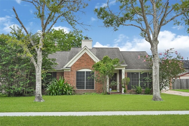 Building Photo - 3906 Greenwood Dr