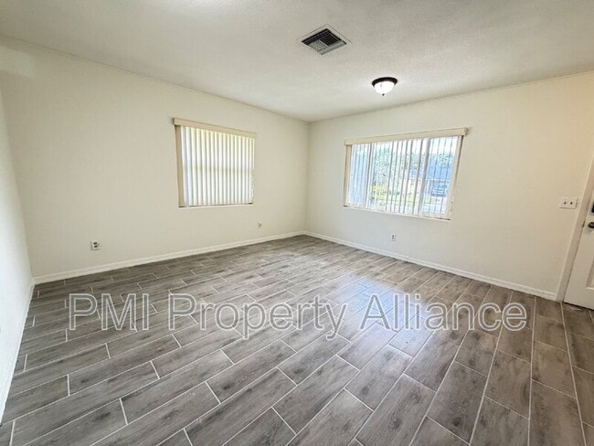 Photo - 1527 Leeway Ave