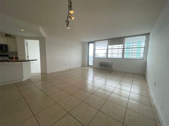 Photo - 5313 Collins Ave Unit 510