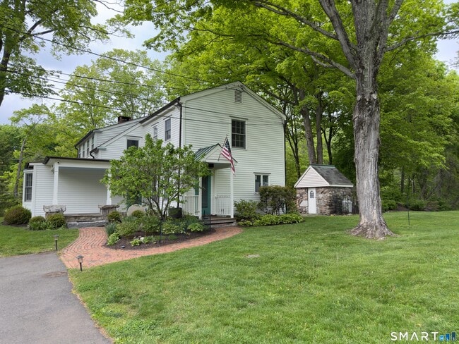Photo - 269 Farmingville Rd