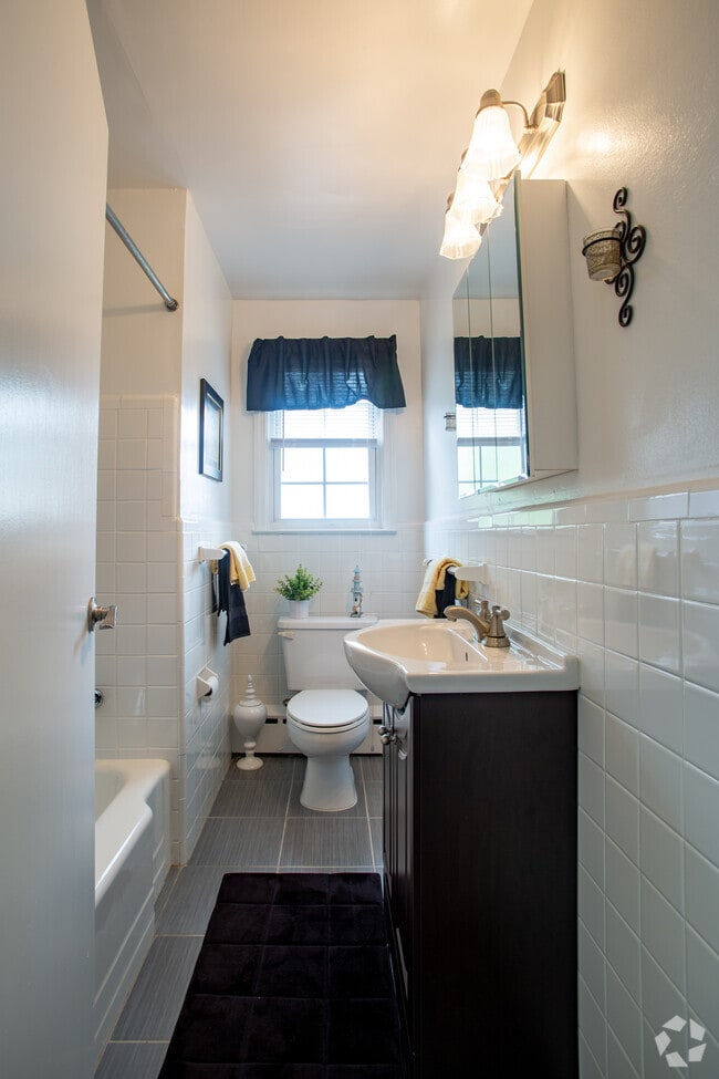 2 Bedroom Bathroom
