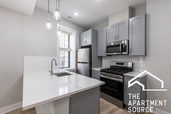 Building Photo - 437 W Belden Unit 107