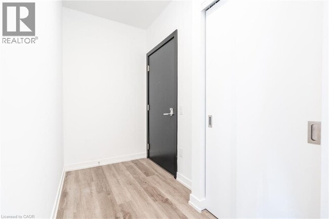 Photo - 15 Wellington St S Unit 1102
