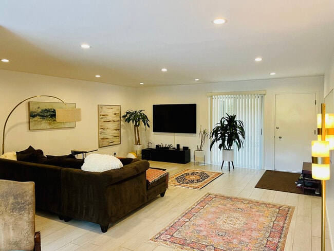 Building Photo - 2002 4th St