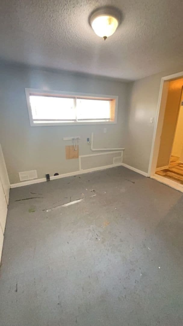 Photo - Spacious 2 Bedroom Home! Garage! Fenced in Backyard! Available Now!