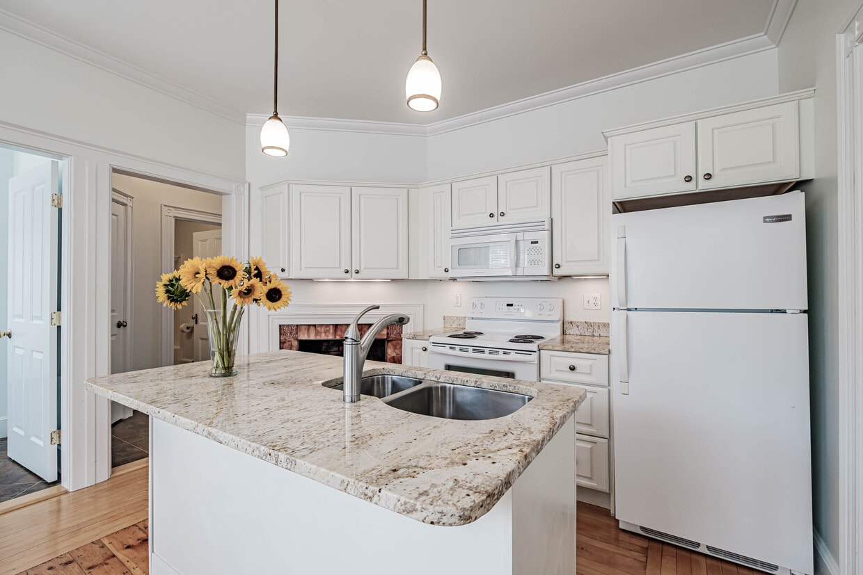 Kitchen - 218 Eastern Promenade (Portland, ME)