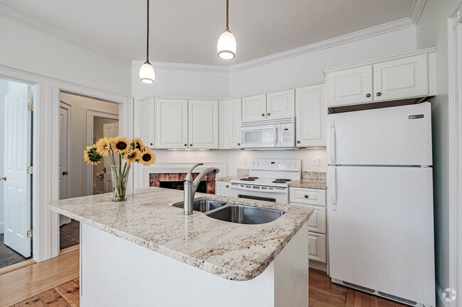 Building Photo - 218 Eastern Promenade Unit 3 Rental