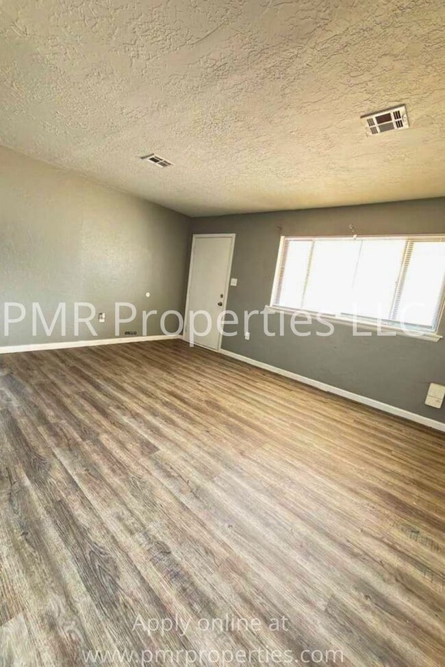 Photo - 409 NW Glendale Dr