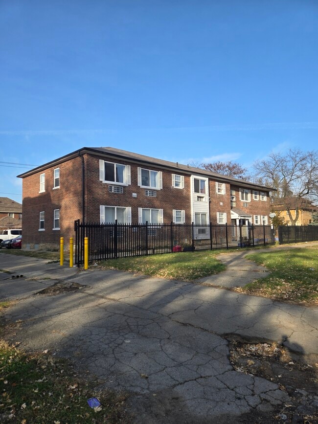 Building Photo - 3700 Pasadena St Unit 7