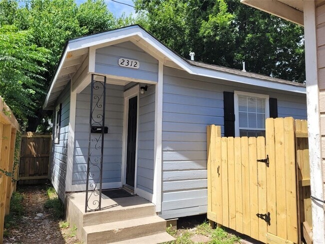 Building Photo - 2312 Ruth St Rental