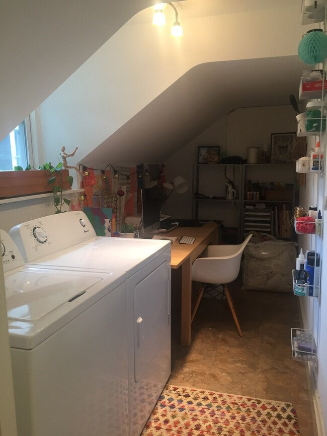 Photo - Updated 1 Bed/1 Bath - Great Location - T/... Unidad 5