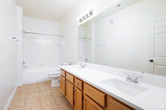 2BR, 2BA - 1,119SF - Primary Bathroom