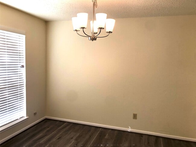 Photo - 4819 Sunshine Dr