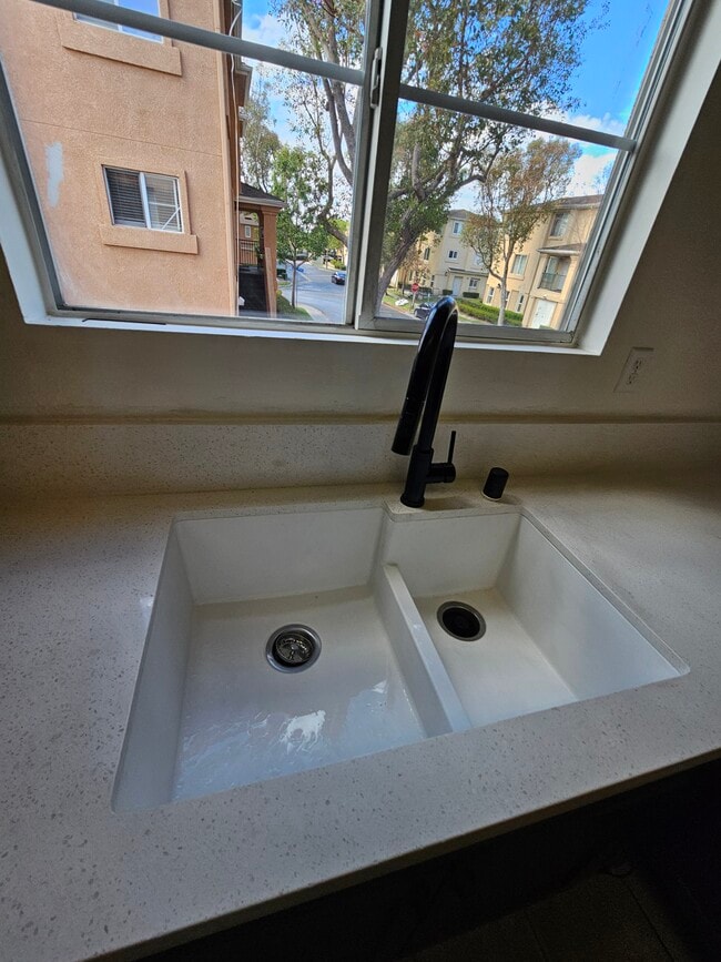 Photo - 1050 Harbor Heights Dr Unidad A