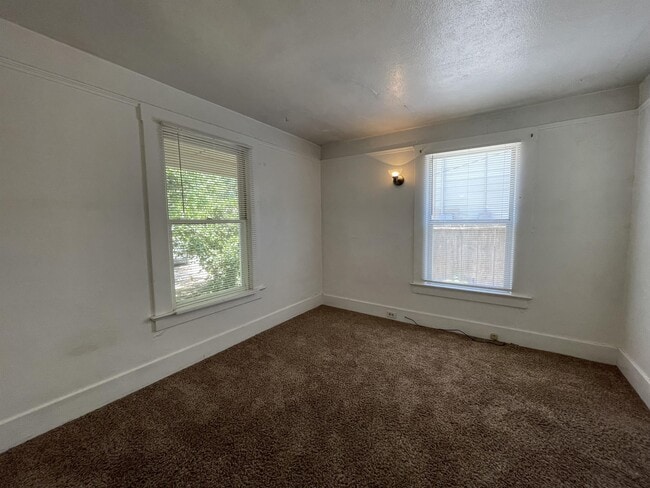 Photo - 960 Salem St