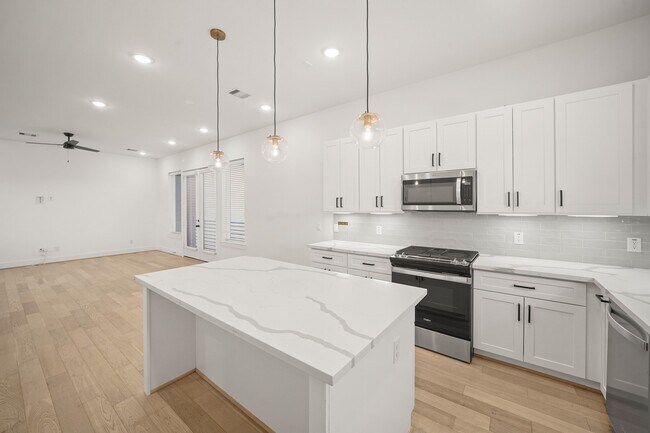 Photo - 2811 Anita St