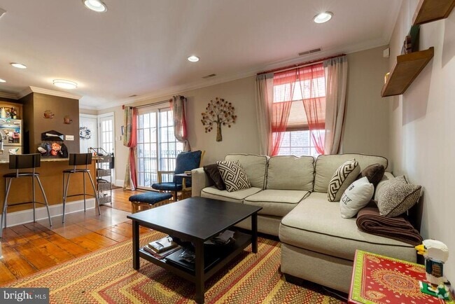 Building Photo - 1708 Pine St Unit 3R Rental
