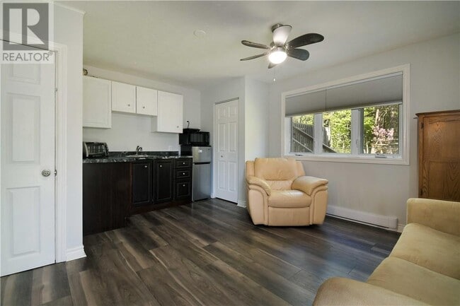 Photo - 77 Airview Rue