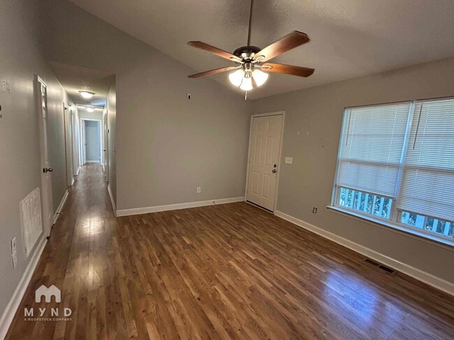 Photo - 366 Lockwood Dr