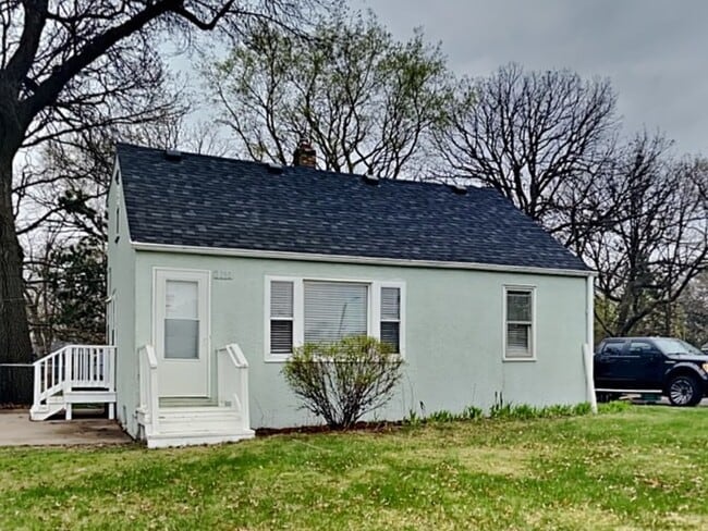 Building Photo - 2090 Hillview Rd