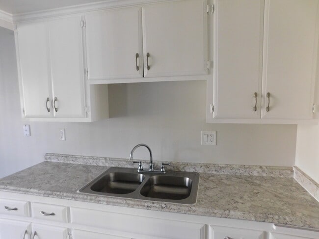 Valencia Apartments