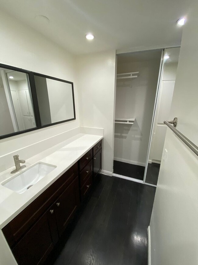 West Knoll Plaza Apartments