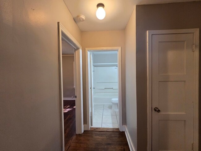 Photo - 866 Homer St