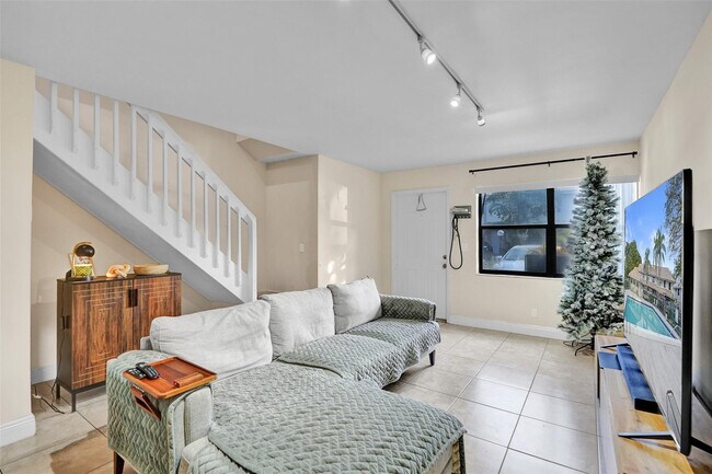 Photo - 9851 Riverside Dr