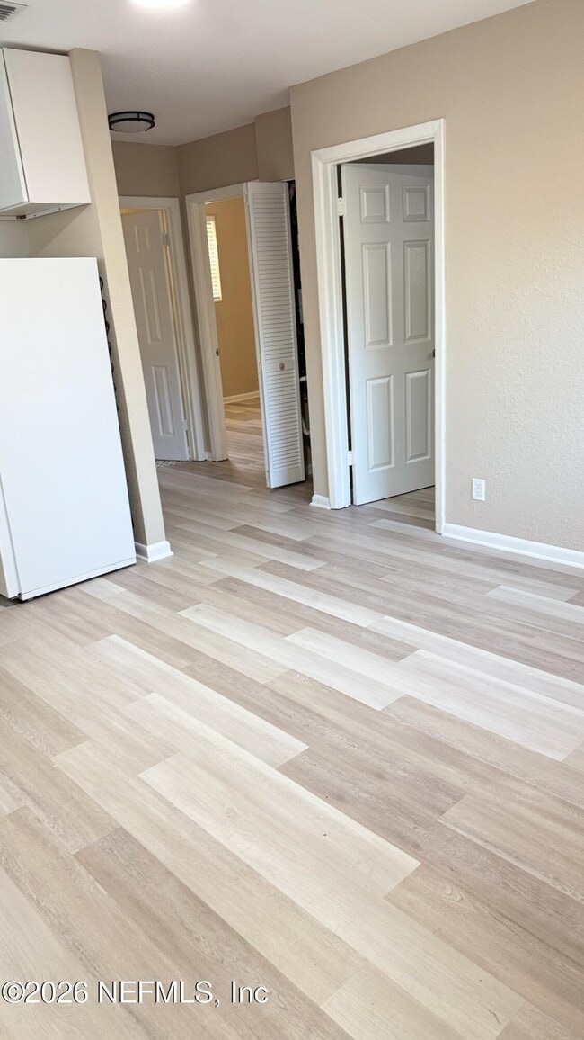 Photo - 696 Kestner Rd