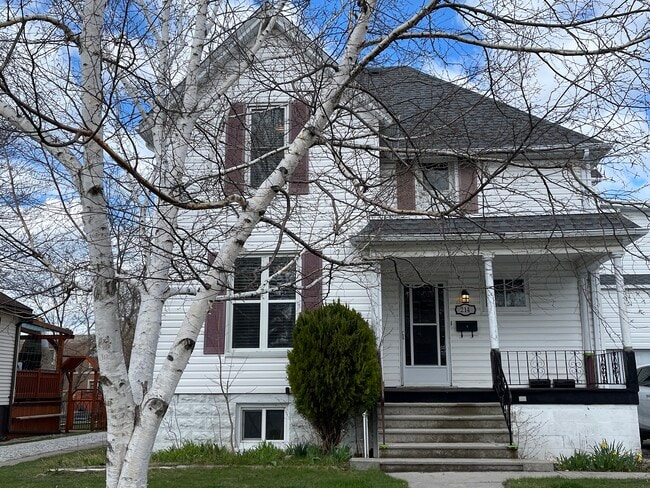 Building Photo - 214 Talfourd St Unit A