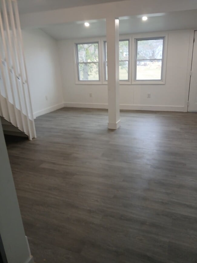 Photo - 110 Tuthill Rd