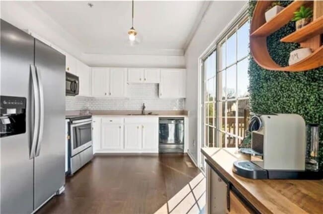 Photo - 615 Market Pl Ln