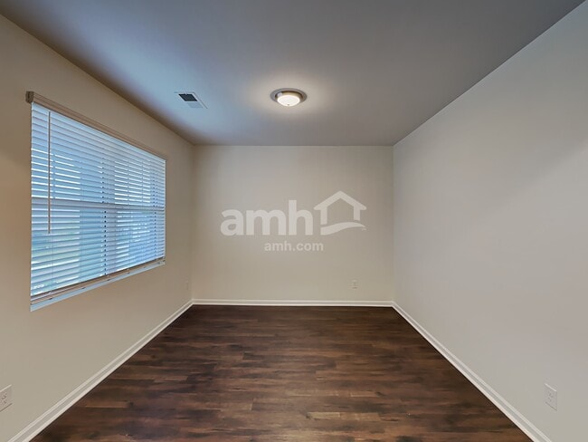 Photo - 76 Springer Pkwy