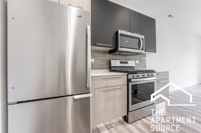 Photo - 2533 W Fullerton Ave