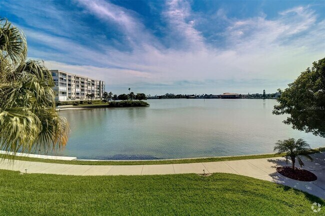 Building Photo - 7912 Sailboat Key Blvd S Unit 108 Rental