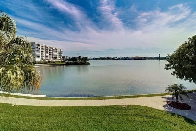 Building Photo - 7912 Sailboat Key Blvd S Unit 108 Rental