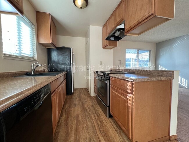 Building Photo - 1365 42nd Ave Unit Apartment 4
